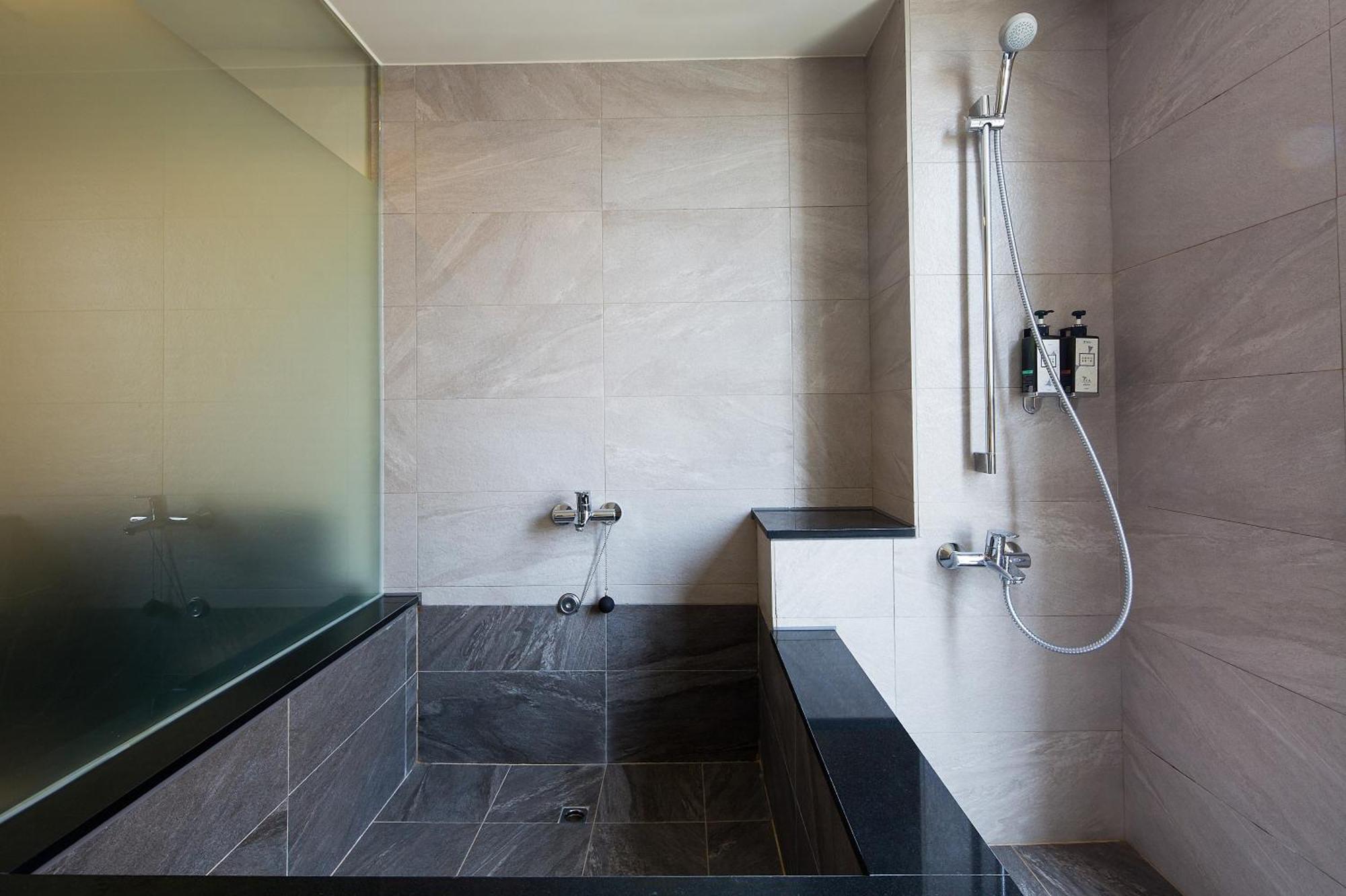 Check Inn Express Taichung Yizhong Extérieur photo