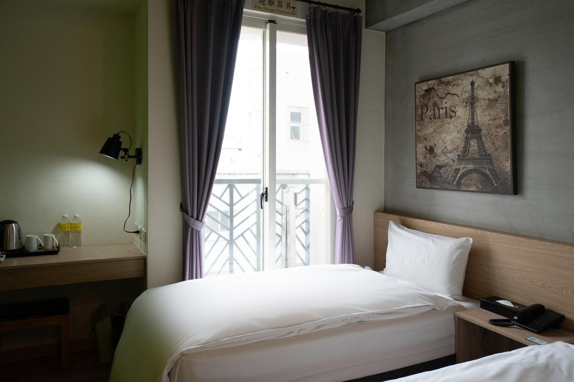 Check Inn Express Taichung Yizhong Extérieur photo