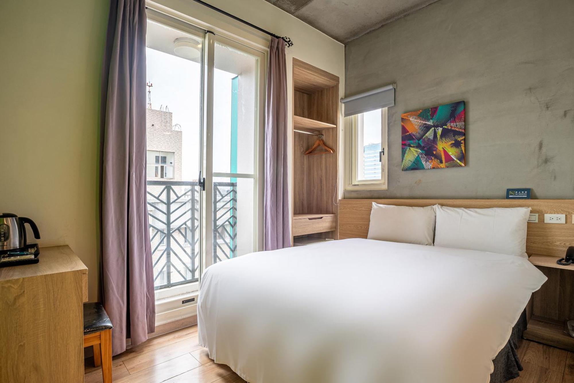 Check Inn Express Taichung Yizhong Extérieur photo