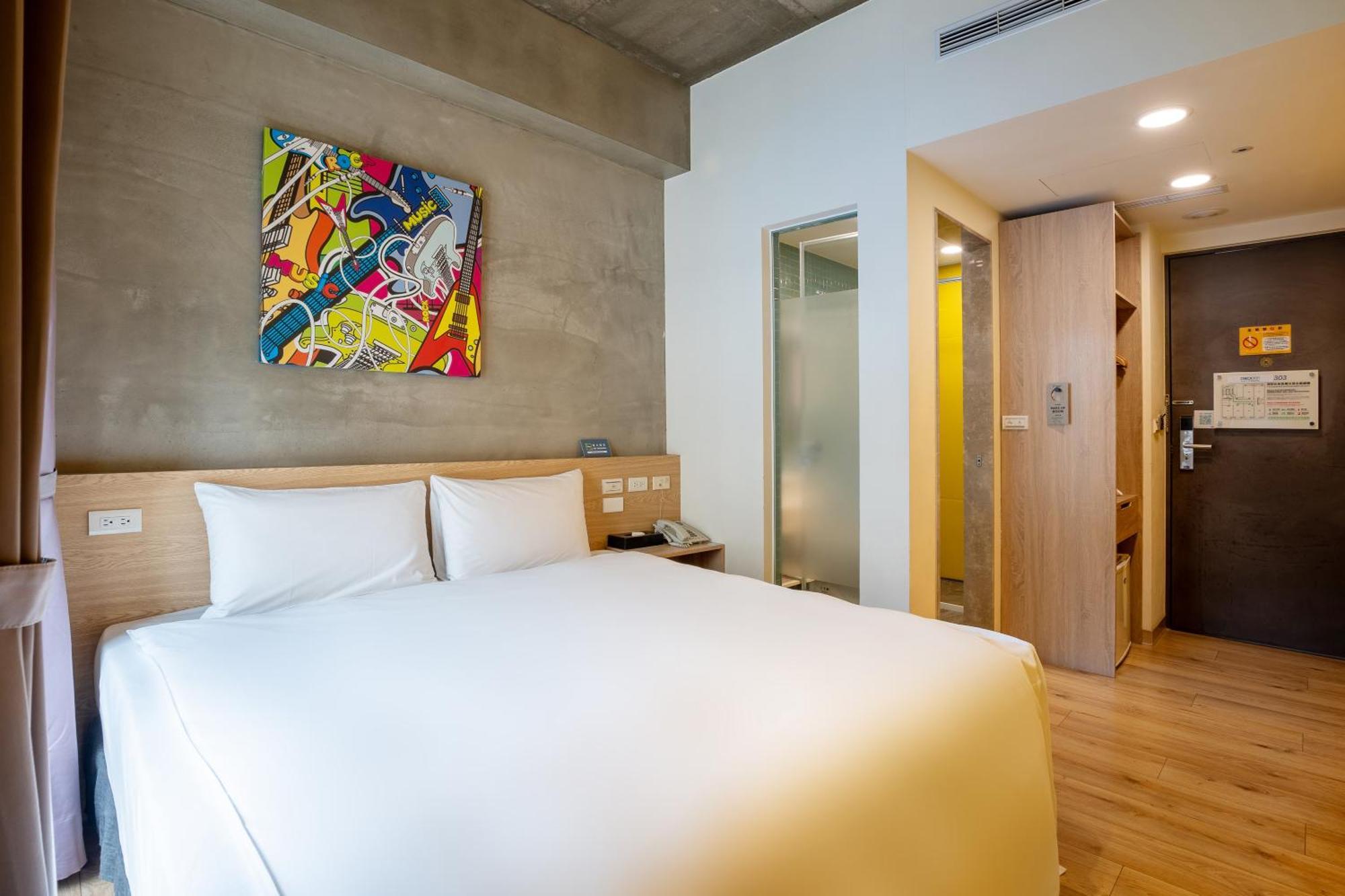 Check Inn Express Taichung Yizhong Extérieur photo