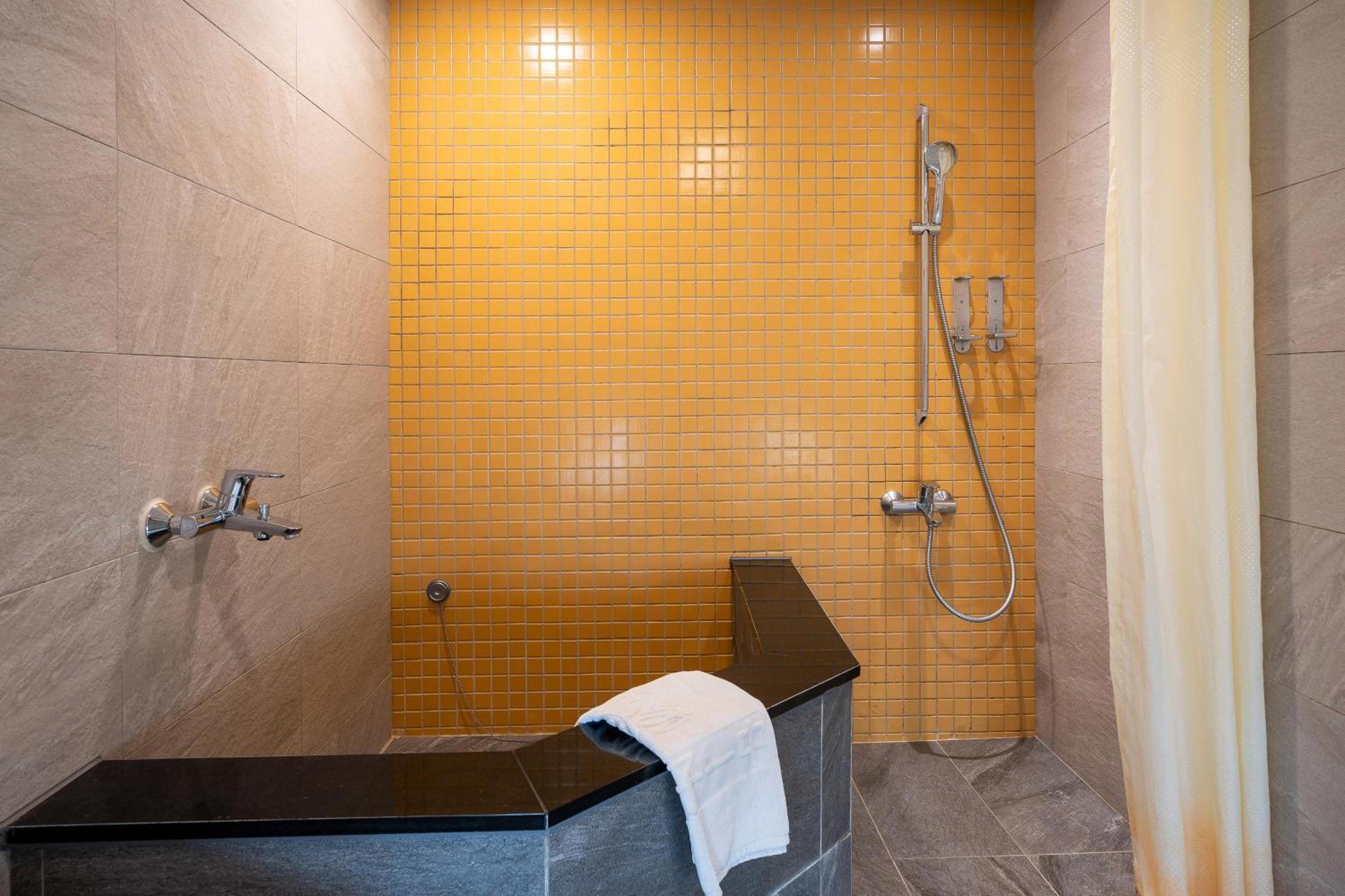 Check Inn Express Taichung Yizhong Extérieur photo