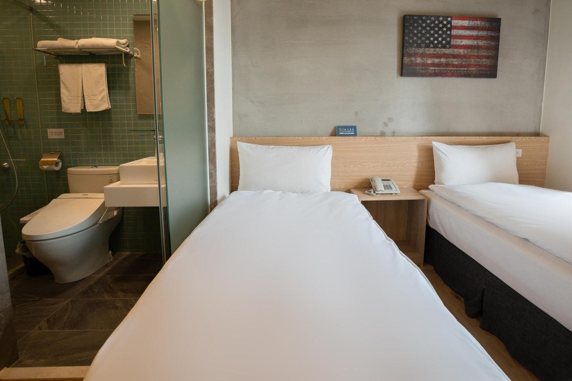Check Inn Express Taichung Yizhong Extérieur photo
